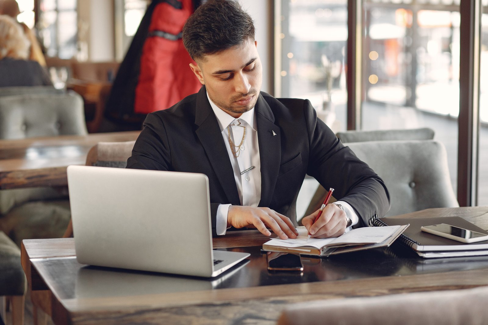 UK Entrepreneurs Can Legally Reduce Taxes Using Dubai